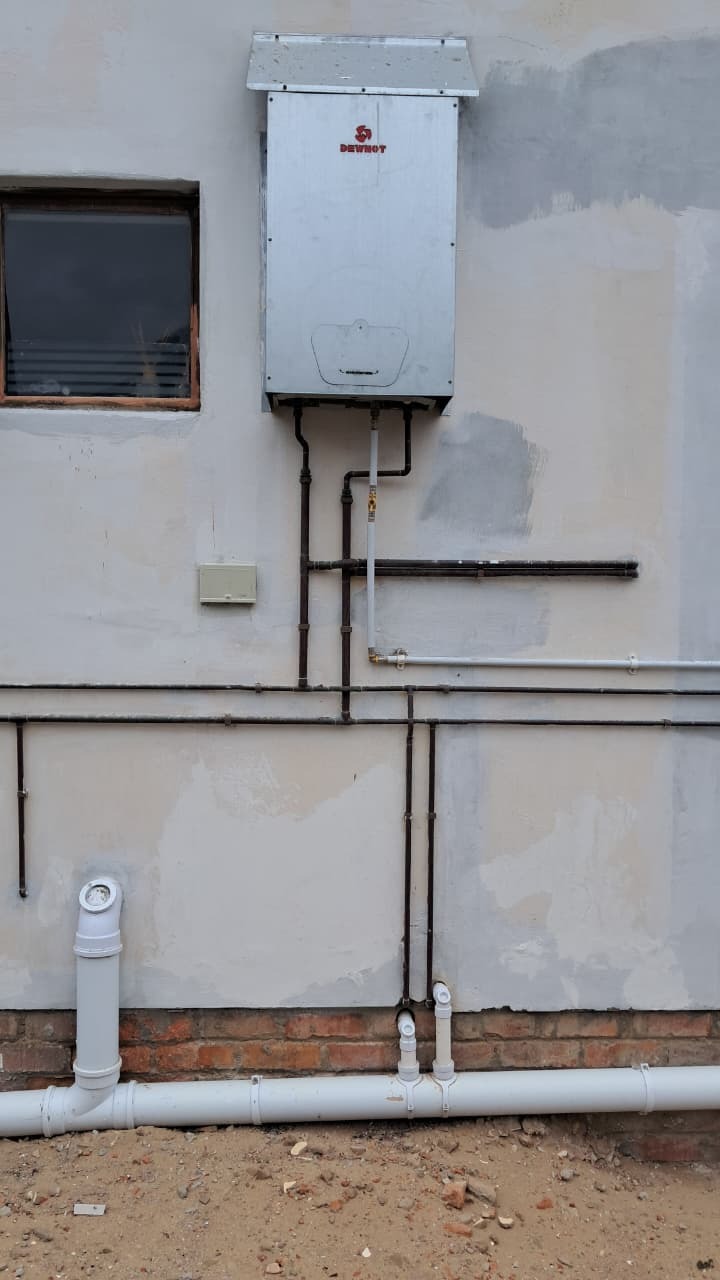 Dewhot gas geyser in a galvanised weather cover with new gas and water pipework after a geyser installation in George
